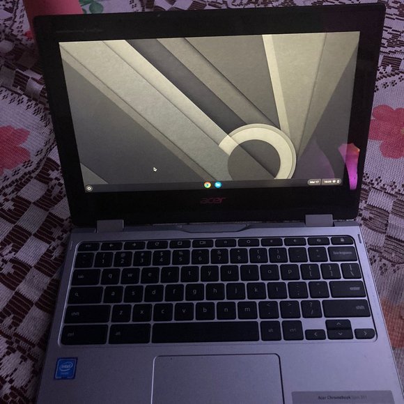 Laptop - Picture 3 of 6